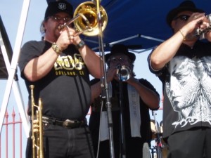 Mic Gillette performing with Highway 61 Wayne Rinehart in back